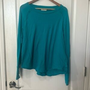Zenana  Sz M turquoise, long sleeve top crewneck